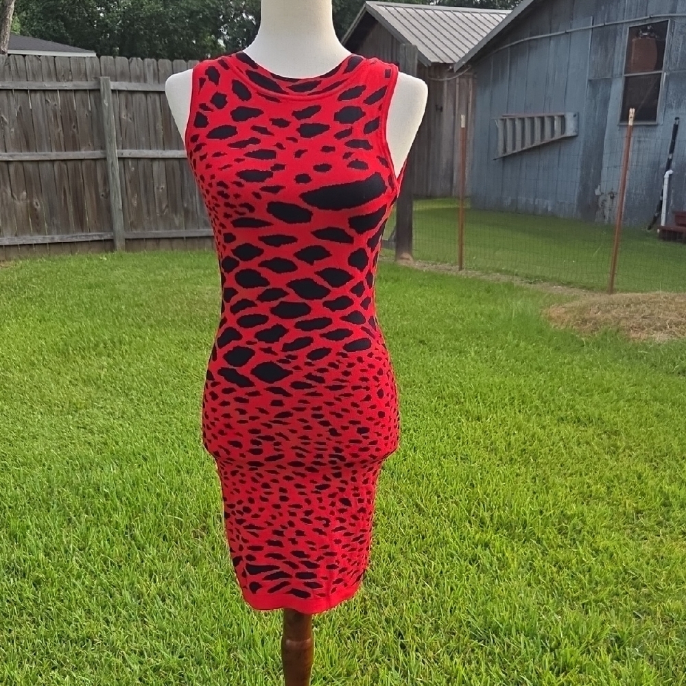 WOW Contour Red and Black Sleeveless Bodycon Dress